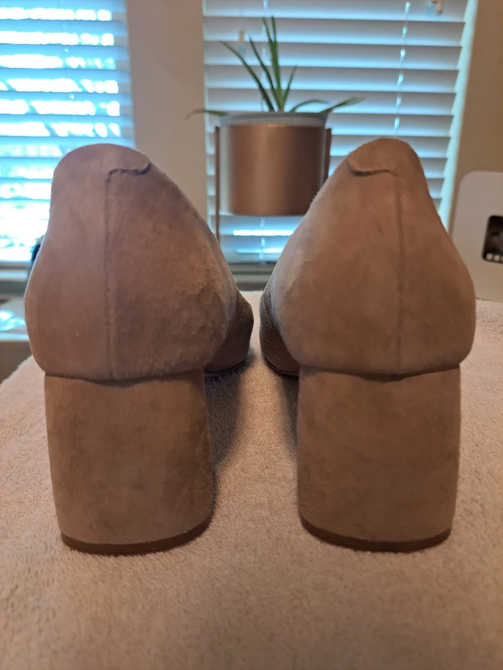 Marc Fisher LTD Mlyulunda Taupe Suede Block Heel Pumps Size 9